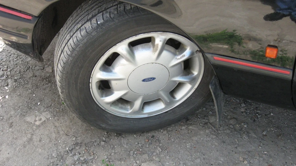 Ford Sierra 2,3D Перший автомобіль. 3