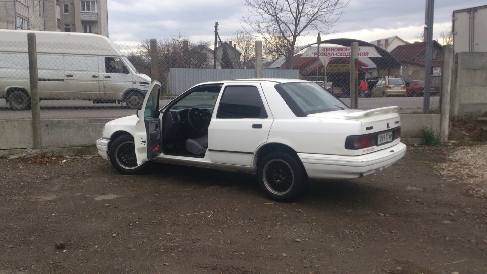 Ford Sierra Біла Лайба