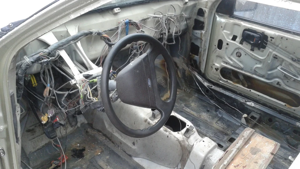 Ford Sierra бежевий металік 3