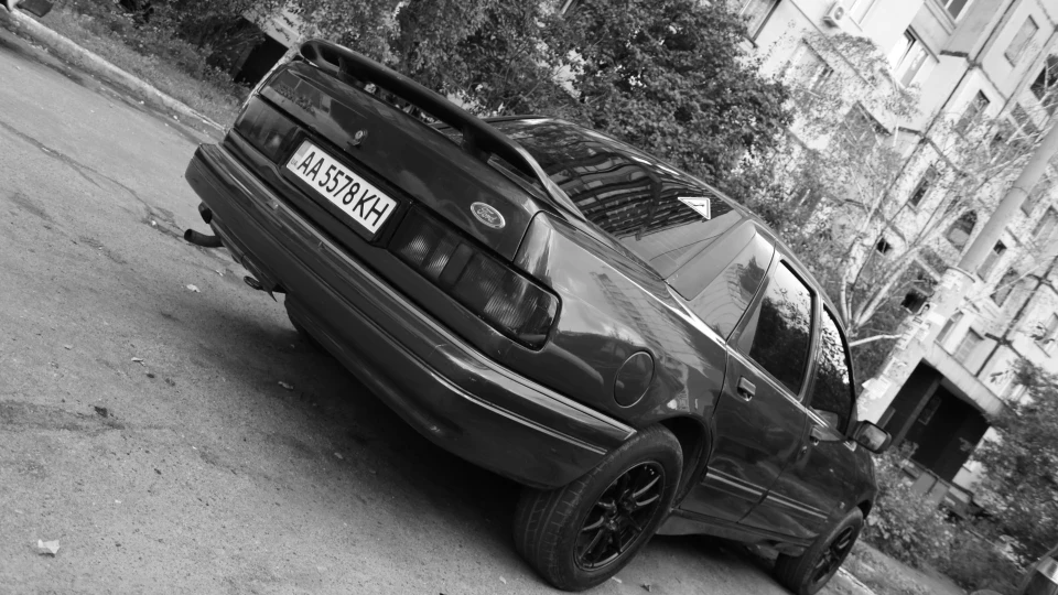 Ford Sierra ★ ♠Black♠ & ♦Red♦ ★ 4