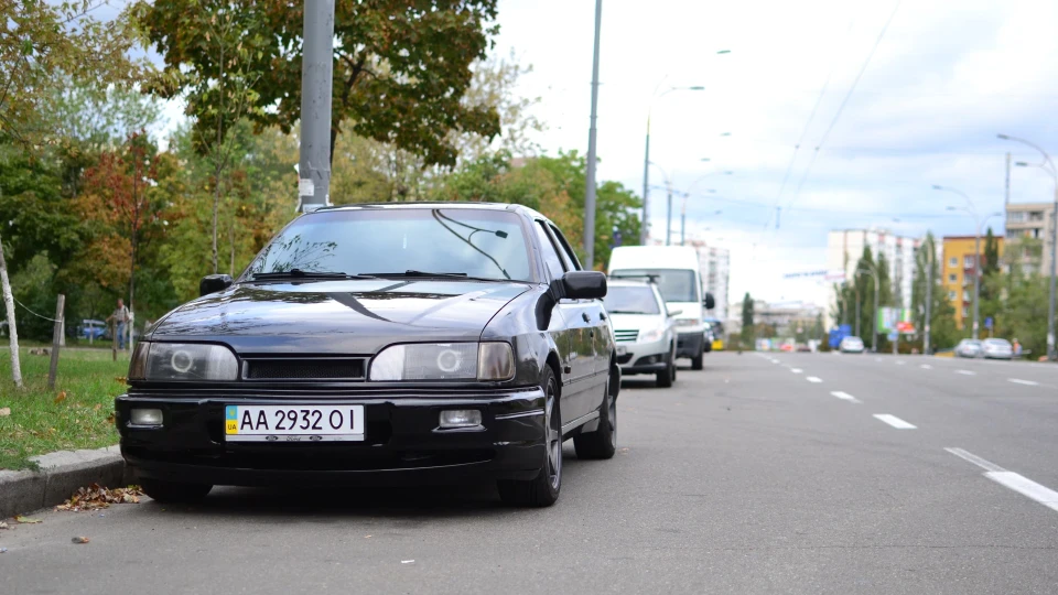 Ford Sierra Black Swan 3