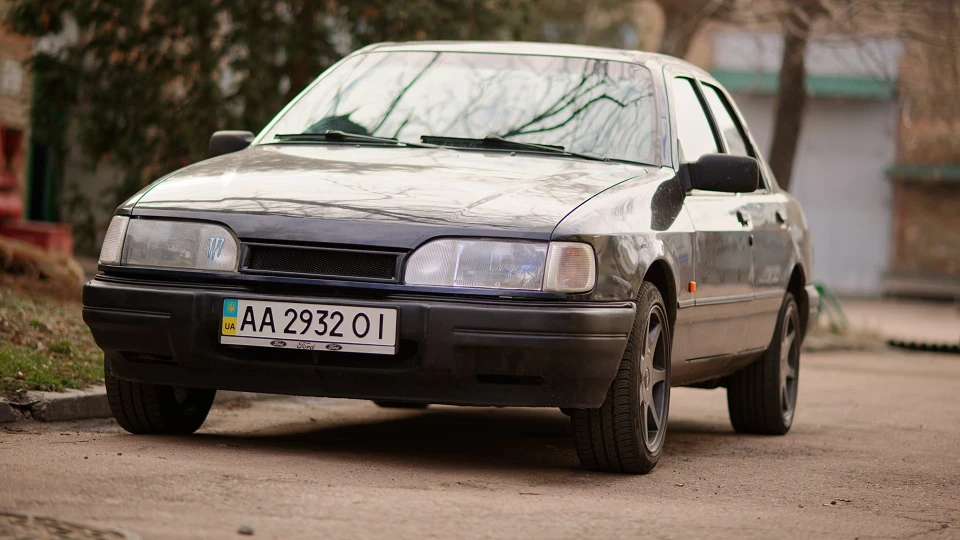 Ford Sierra Black Swan 5