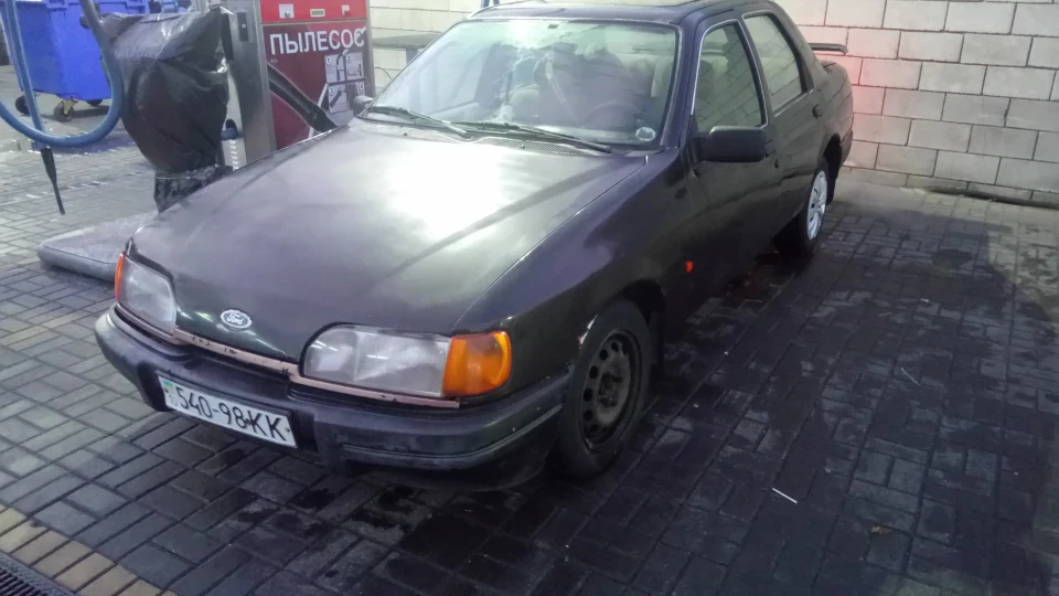 Ford Sierra Чорно-коричневий 2.0 OHC 4