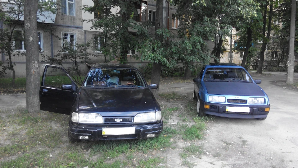 Ford Sierra чорний седан