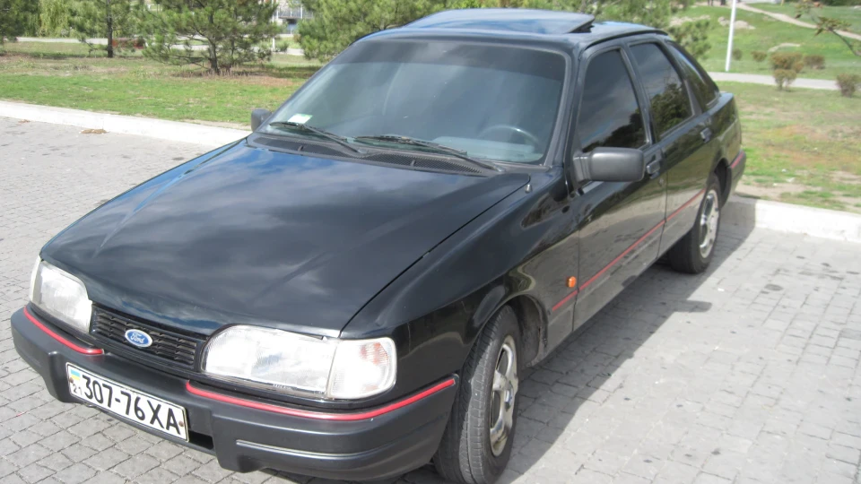 Ford Sierra чорний хетчбек ONS2i CLX 4