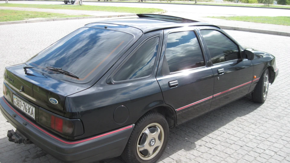 Ford Sierra чорний хетчбек ONS2i CLX 5