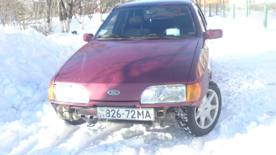 Ford Sierra Красний металик, 2,0OHc 4