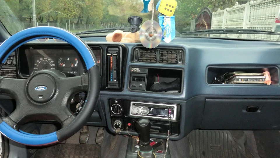 Ford Sierra червоно білий 2