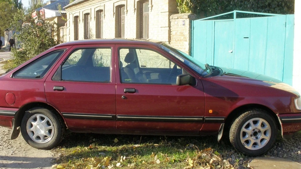 Ford Sierra червоний металік,2.0DOHC 2
