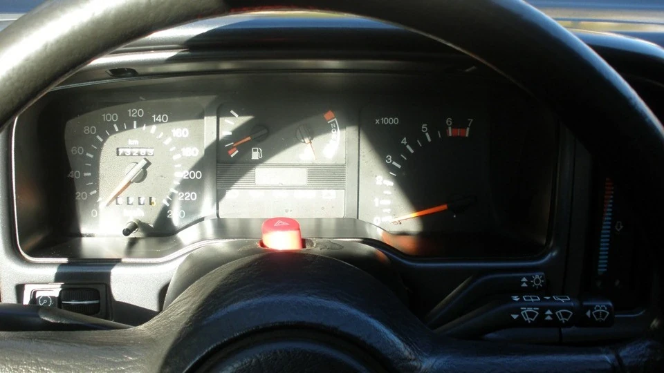 Ford Sierra червоний металік,2.0DOHC 3