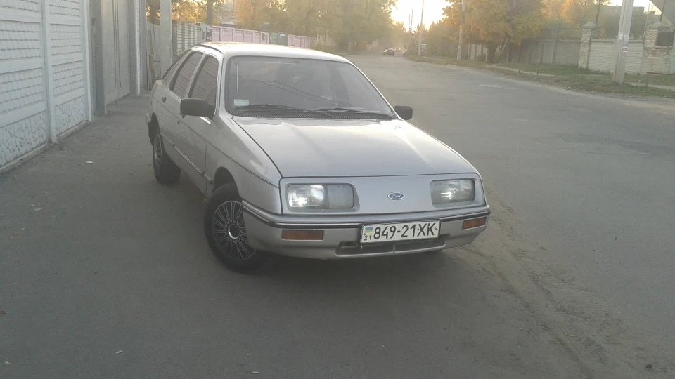 Ford Sierra Сріблястий ДРУШЛАК 4