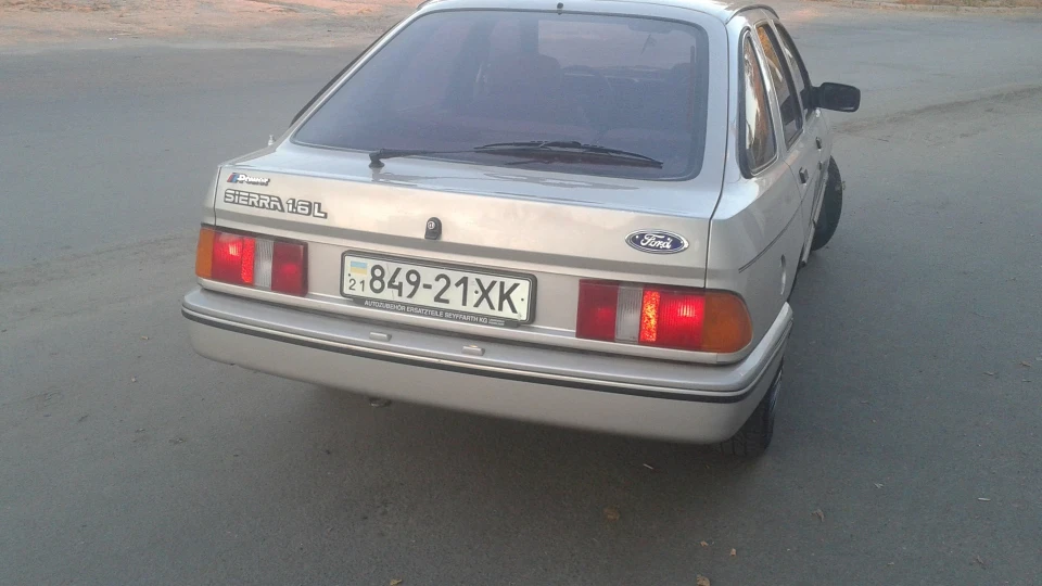 Ford Sierra Сріблястий ДРУШЛАК 5