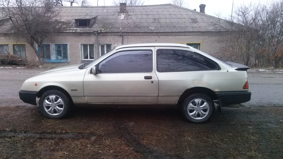 Ford Sierra сірий металік 1.6 2