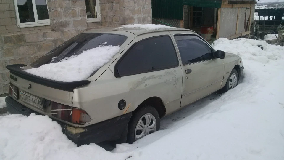 Ford Sierra сірий металік 1.6 3