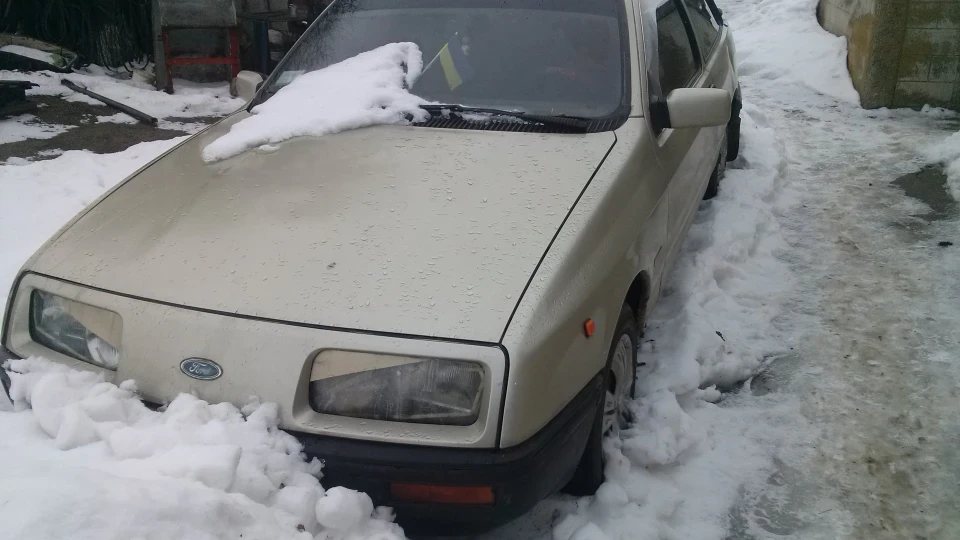 Ford Sierra сірий металік 1.6 4