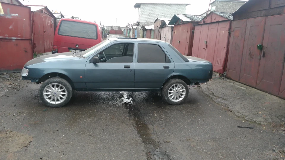 Ford Sierra Сірий Металик 2л ОХС 2