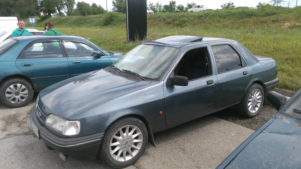 Ford Sierra Сірий Металик 2л ОХС 3