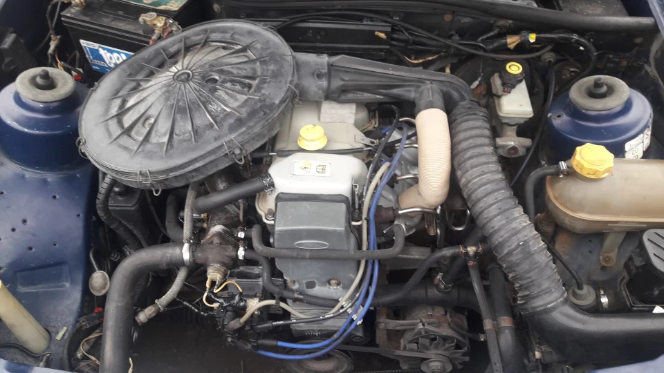 Ford Sierra синій металік 1,6 CVH 2