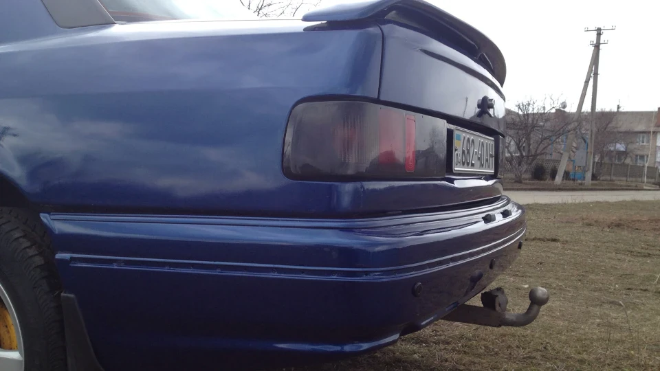 Ford Sierra синій металік 2.0 2