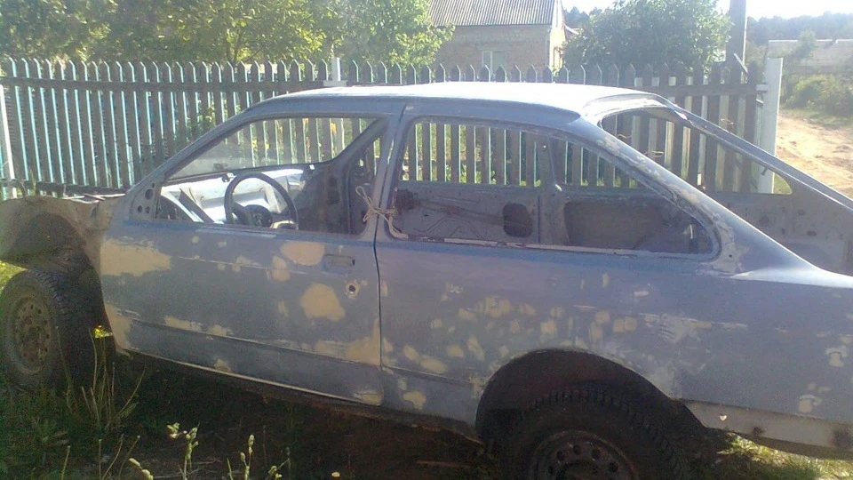 Ford Sierra синій металік 2.0i EFI 4