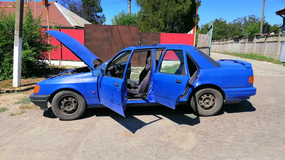 Ford Sierra Синій падець 5