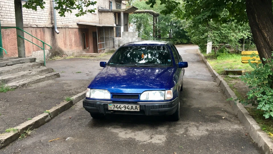 Ford Sierra Space Blue 2