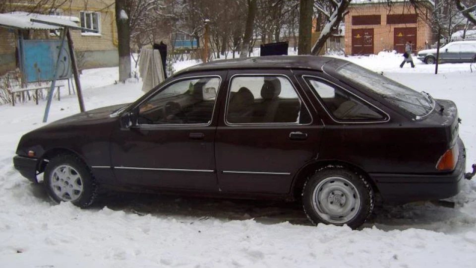 Ford Sierra Темно коричнева Sierra 2