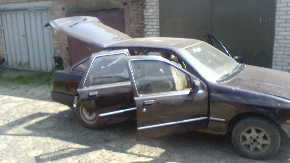 Ford Sierra Темно коричнева Sierra 3