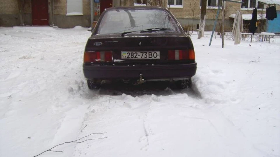 Ford Sierra Темно коричнева Sierra 5
