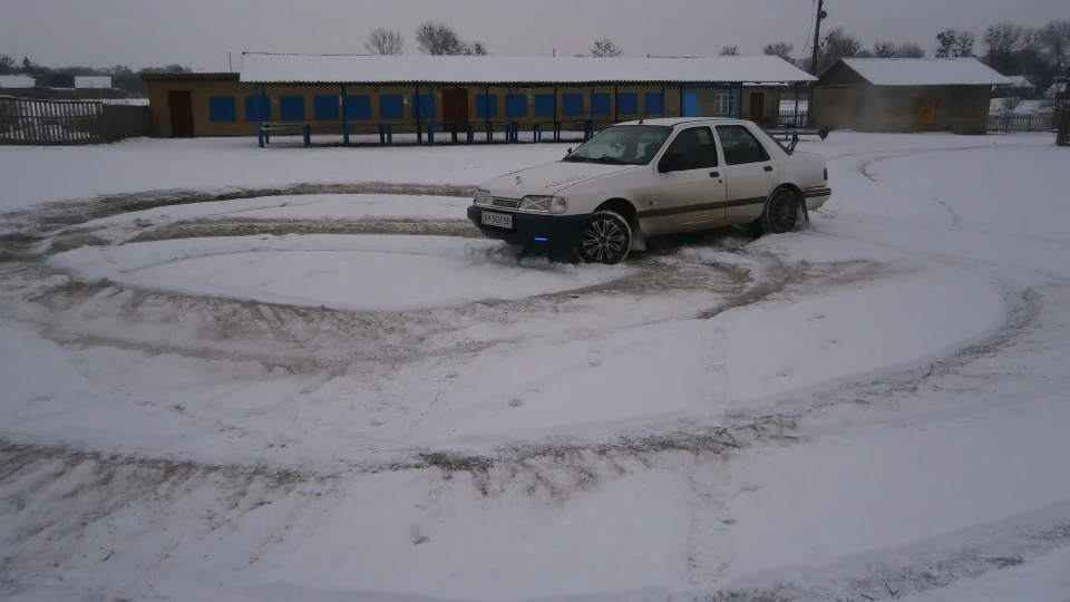 Ford Sierra white bully 3
