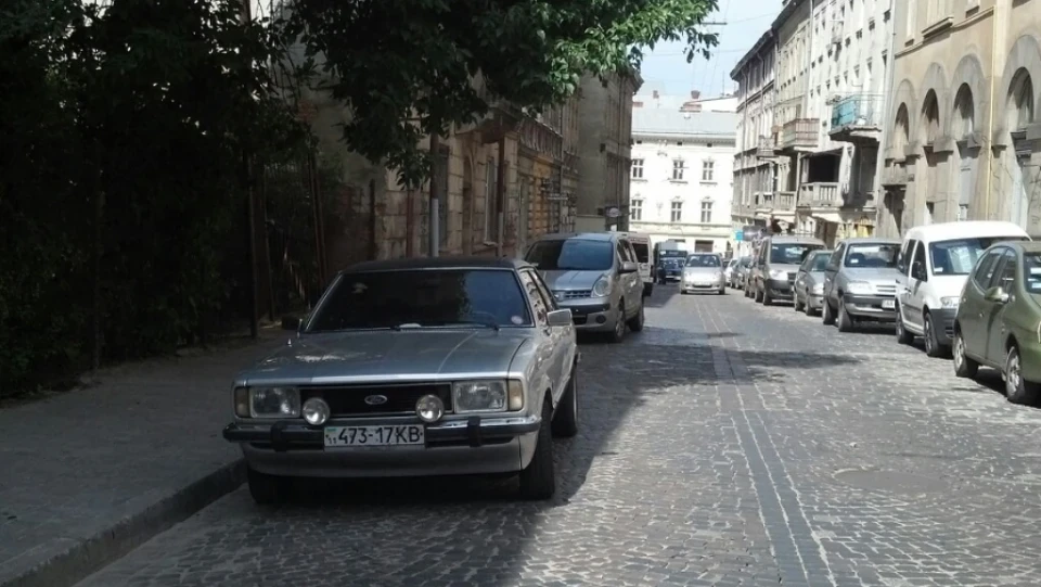 Ford Taunus 2.0 V6,2 door 4