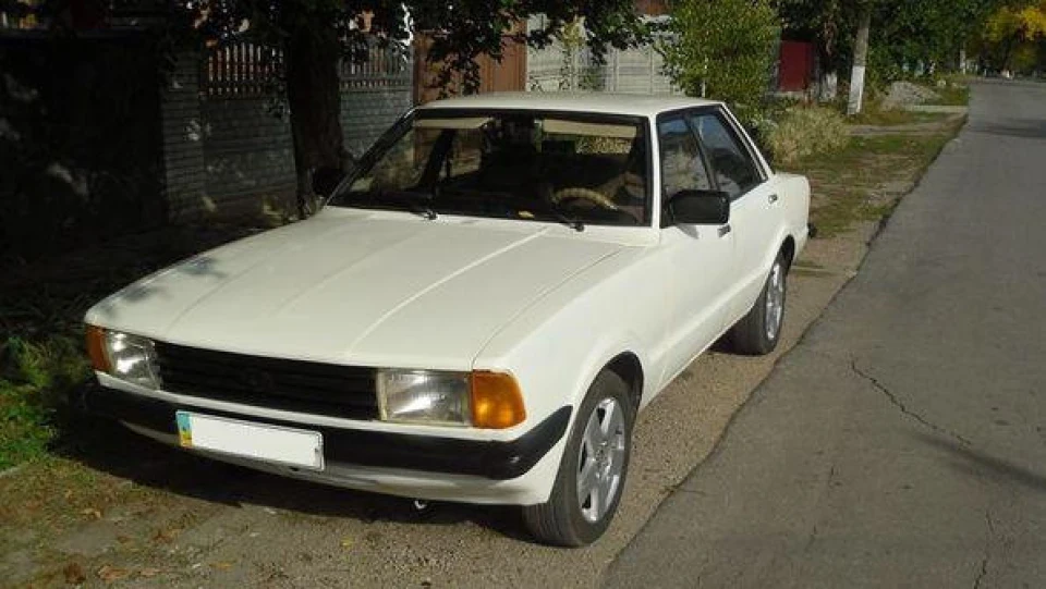 Ford Taunus Білий 1.6i 2
