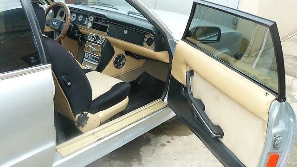 Ford Taunus Сріблясте купе 2