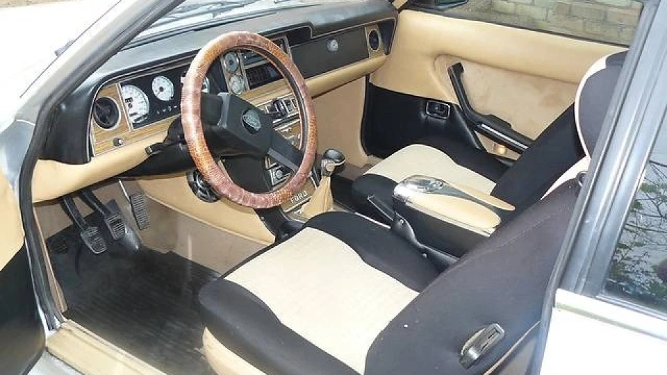 Ford Taunus Сріблясте купе 3