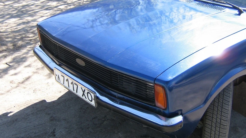 Ford Taunus синій металік V6 2.3L 2