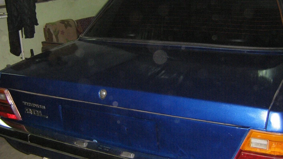 Ford Taunus синій металік V6 2.3L 5
