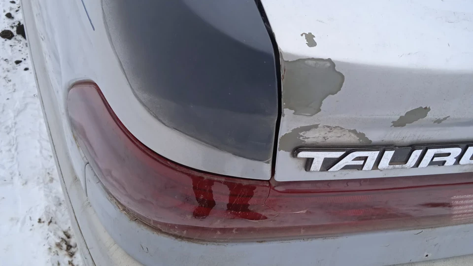 Ford Taurus 5