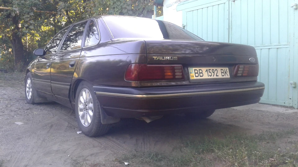 Ford Taurus 3.0 V6 3