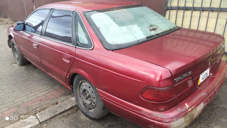 Ford Taurus Бардовий 3.0 V6 3