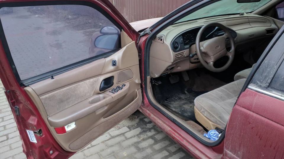 Ford Taurus Бардовий 3.0 V6 4