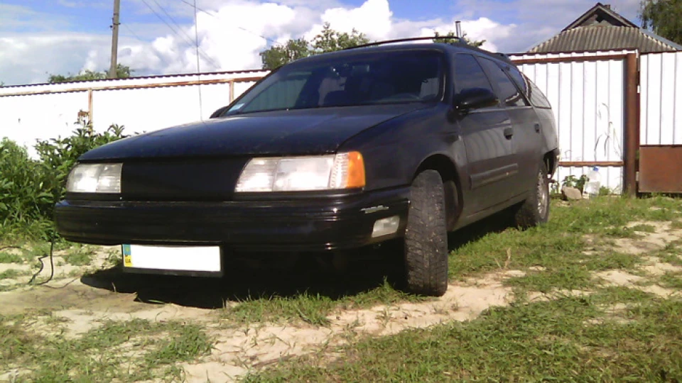 Ford Taurus чорний сарай