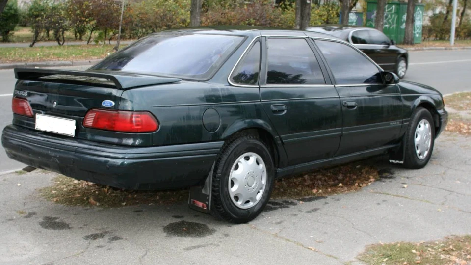 Ford Taurus GL 2 3.0L Green