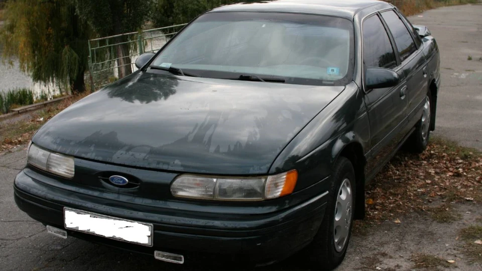Ford Taurus GL 2 3.0L Green 3