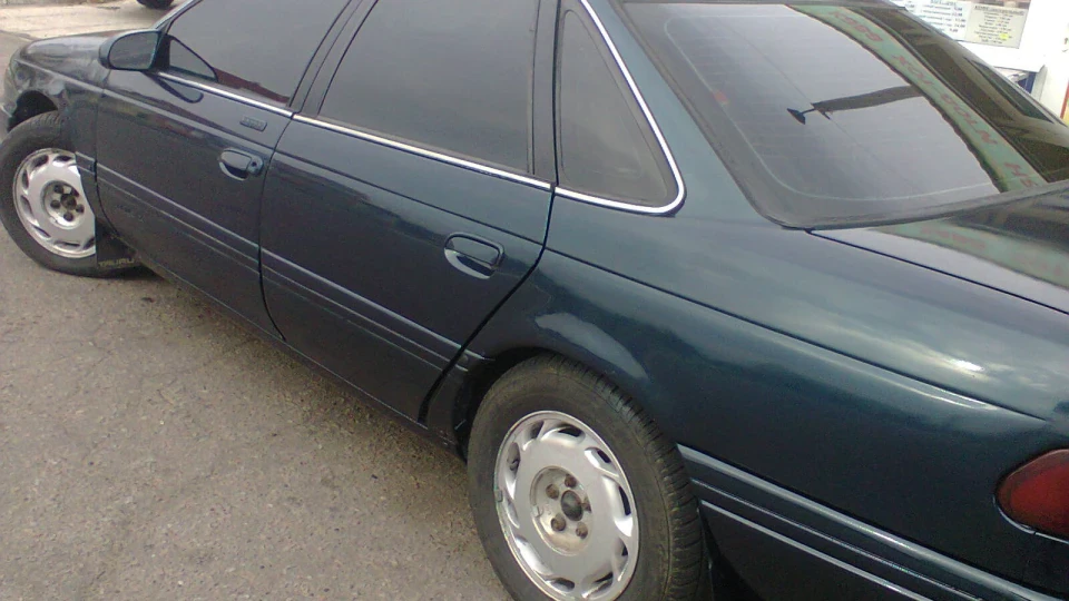 Ford Taurus LX 3
