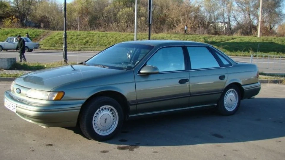Ford Taurus LX