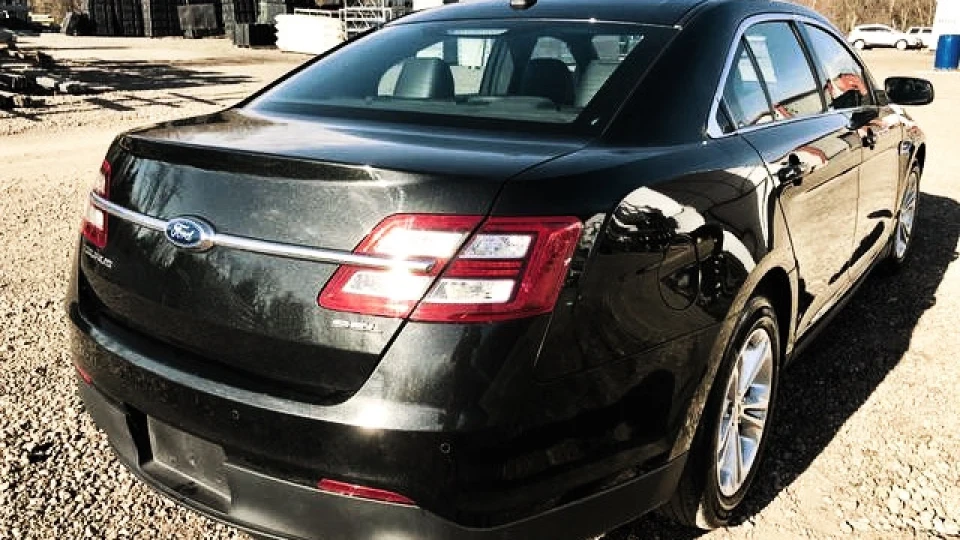 Ford Taurus sel 5