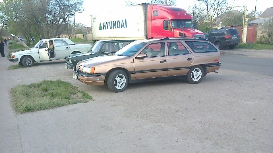 Ford Taurus wagon 2