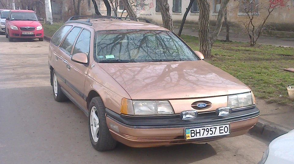 Ford Taurus wagon 5