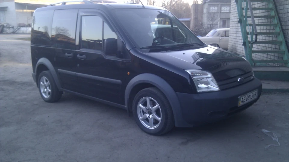 Ford Transit Connect Чорна пантера
