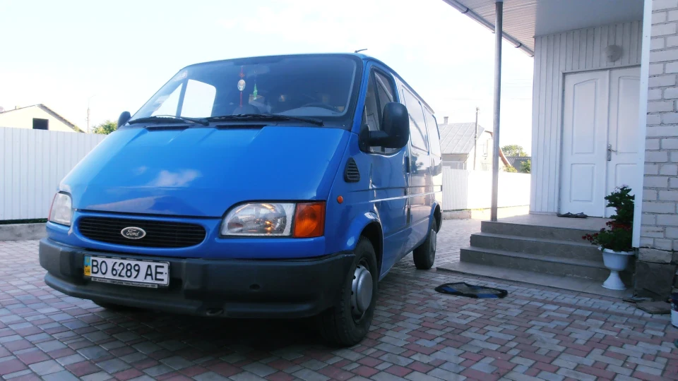 Ford Transit 2.5 TDI 63kw синЯк